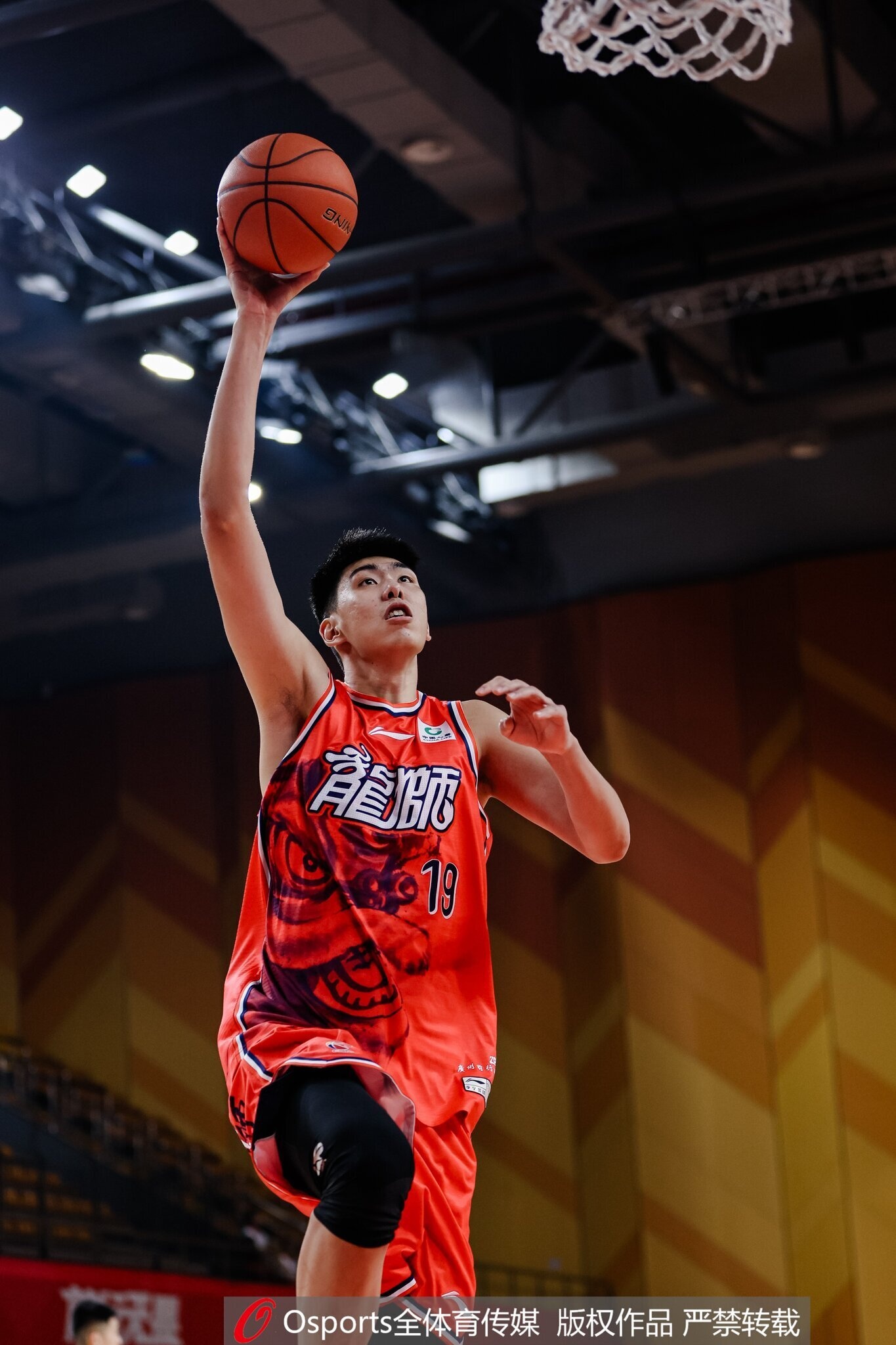 博鱼体育官方入口-17分10板4帽！媒体人：徐昕威风八面 确实是全明星中锋的水准